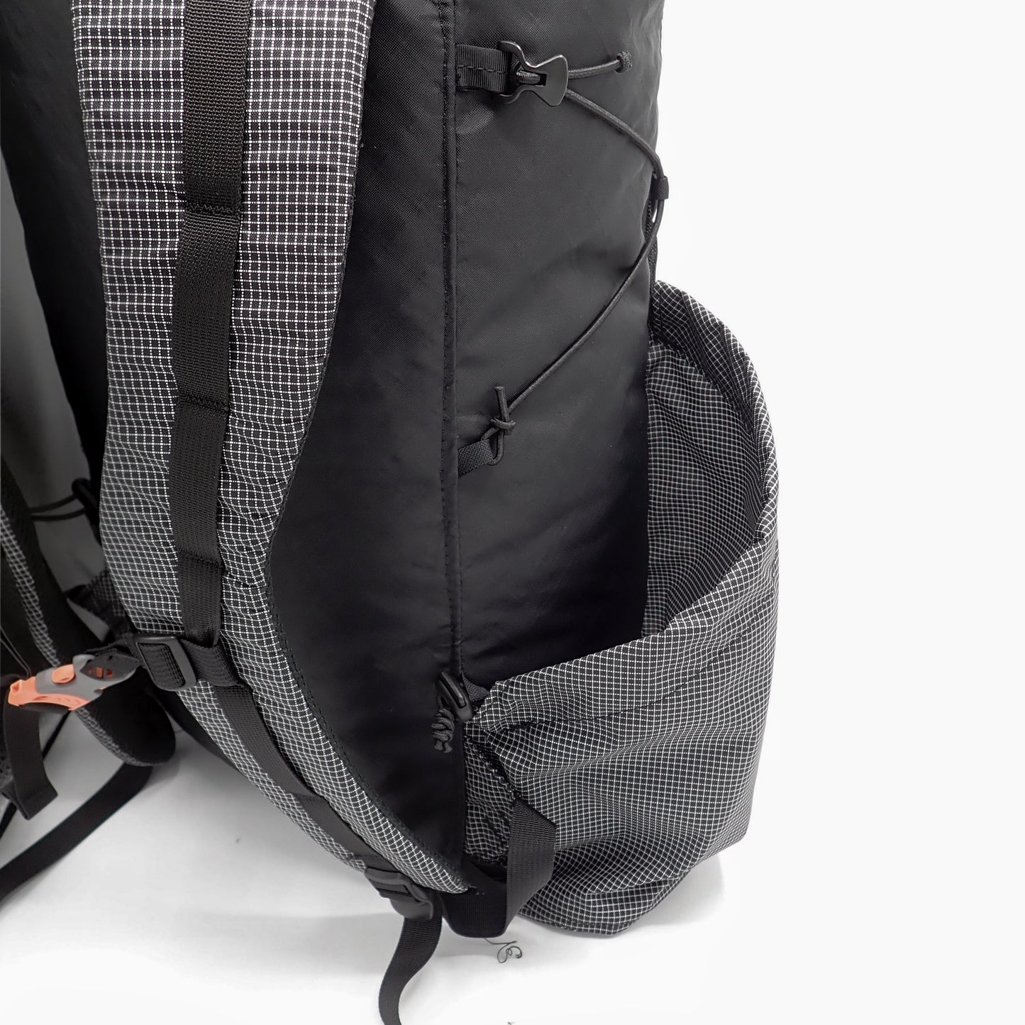 Black EcoPak + Venom Loowit 38 liter ultralight backpack