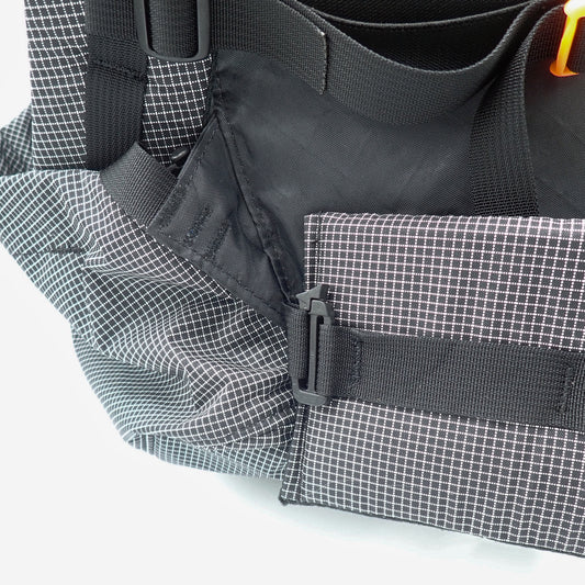 Detachable padded hip belt